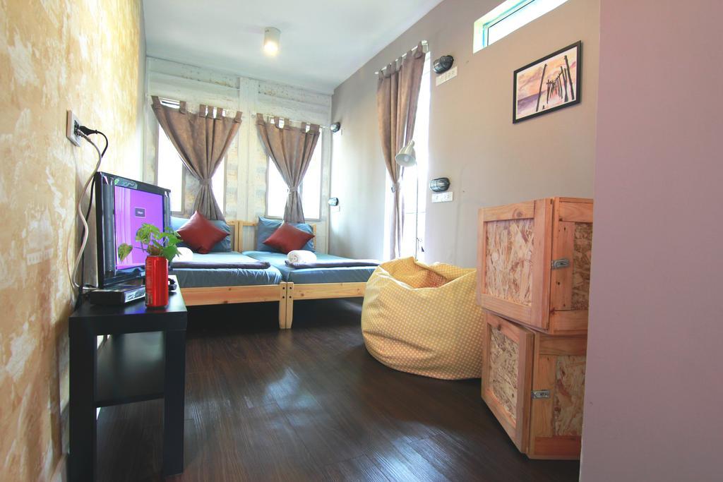 Wh Hostel Бангкок Екстер'єр фото