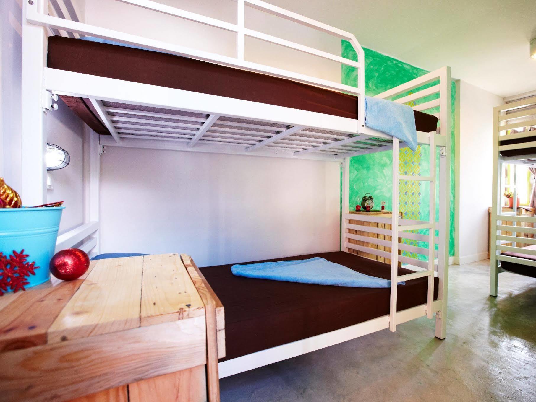 Wh Hostel Бангкок Екстер'єр фото
