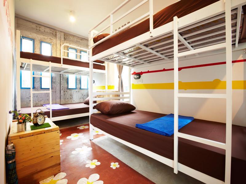 Wh Hostel Бангкок Екстер'єр фото